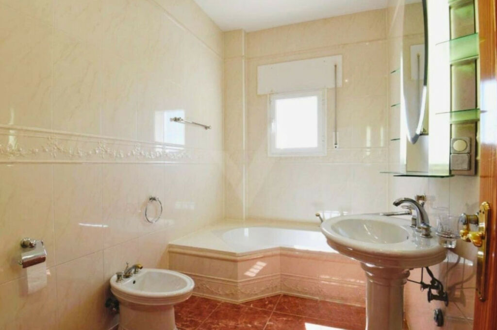 Detached Villa Sayalonga Málaga - image 19