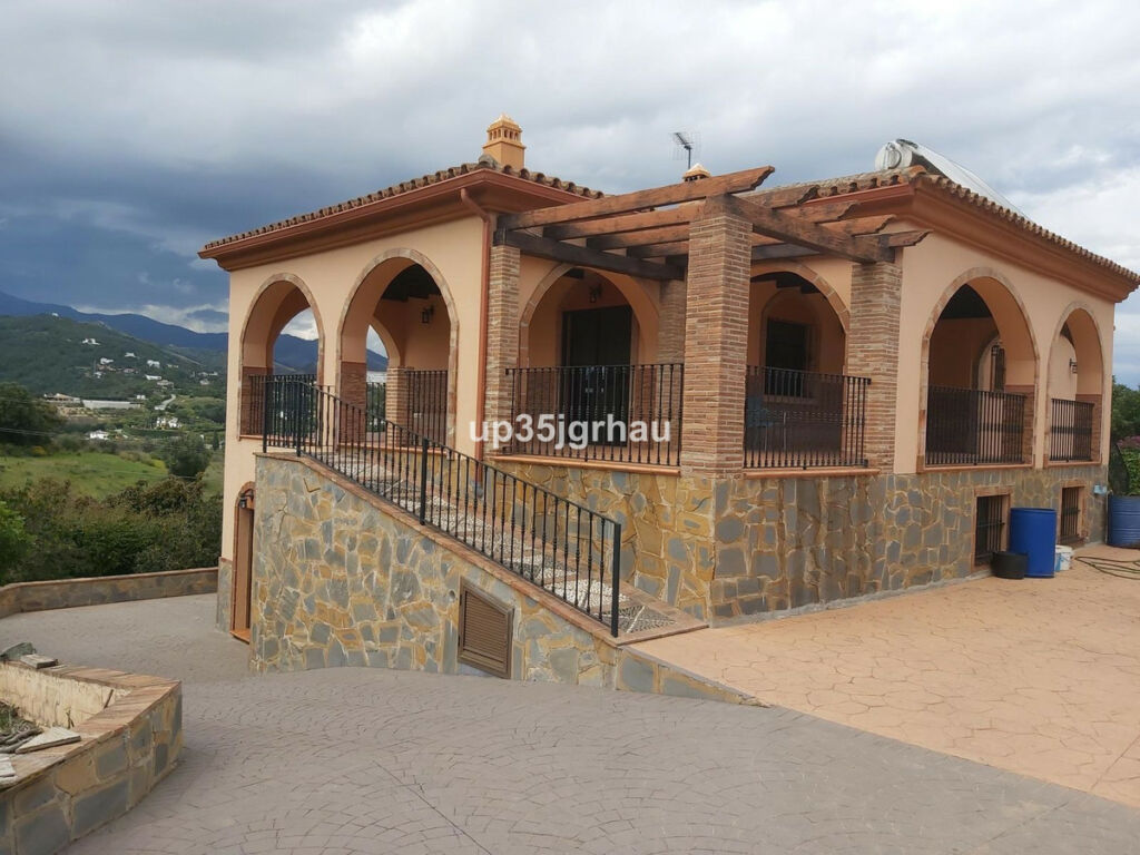 Detached Villa Estepona Málaga - image 19