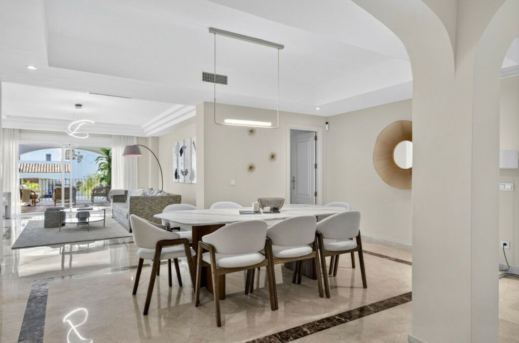 Middle Floor Apartment Nagüeles Málaga - image 19