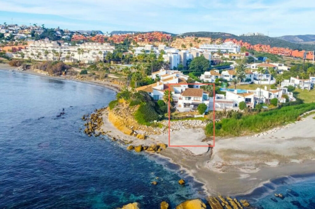 Detached Villa Estepona Málaga - image 19