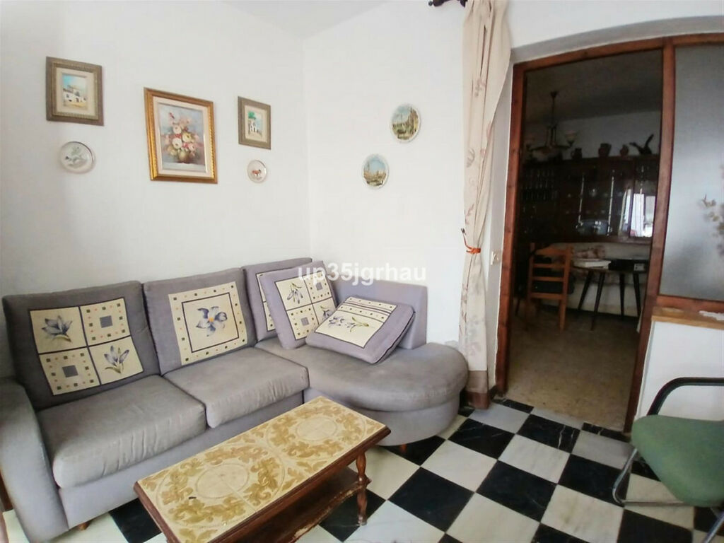 Detached Villa Estepona Málaga - image 19