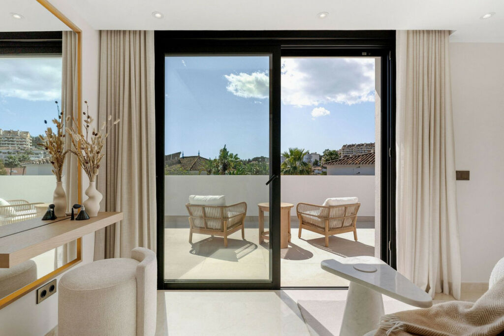 Detached Villa Nueva Andalucía Málaga - image 19