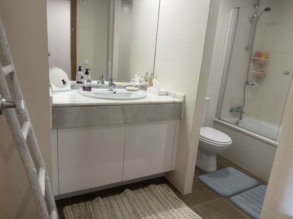 Middle Floor Apartment Selwo Málaga - image 15