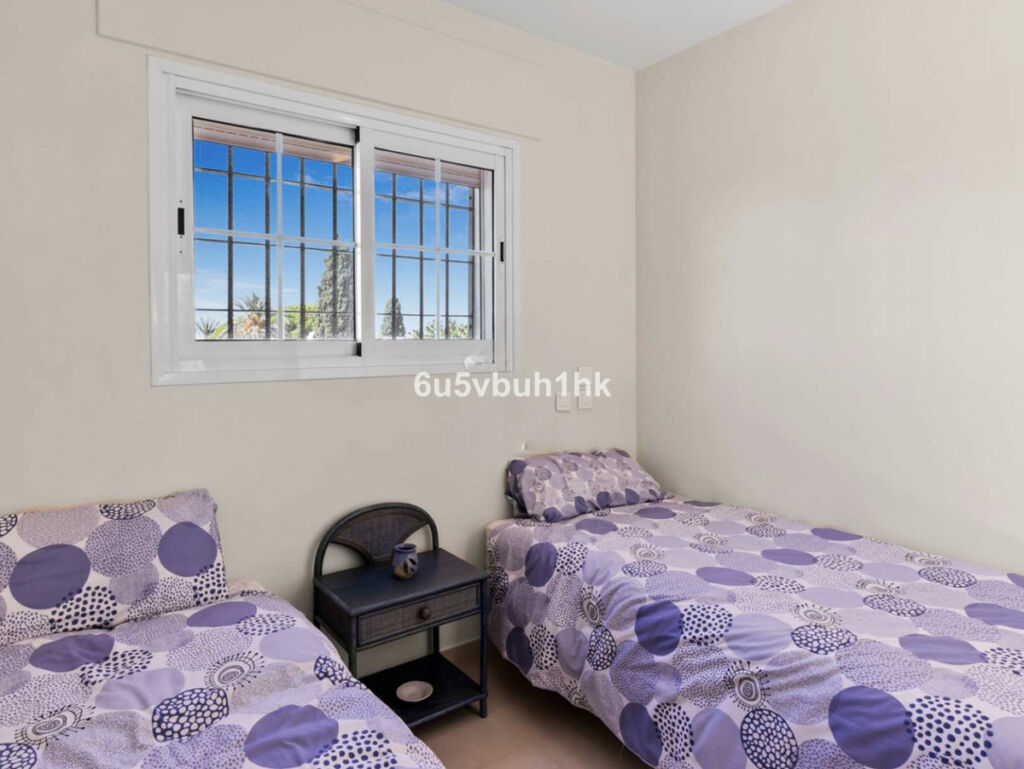 Townhouse El Paraiso Málaga - image 19