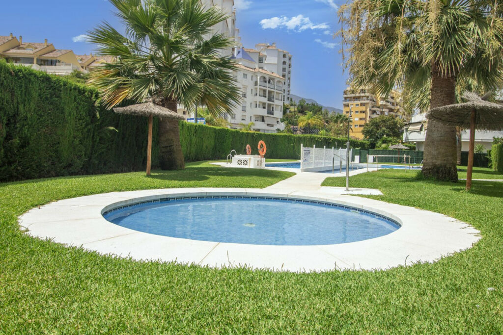 Middle Floor Apartment Estepona Málaga - image 20