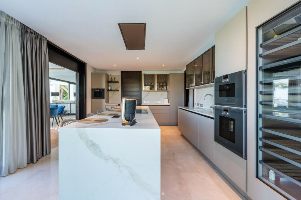 Detached Villa Los Flamingos Málaga - image 18