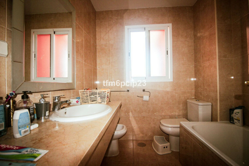 Middle Floor Apartment La Duquesa Málaga - image 19