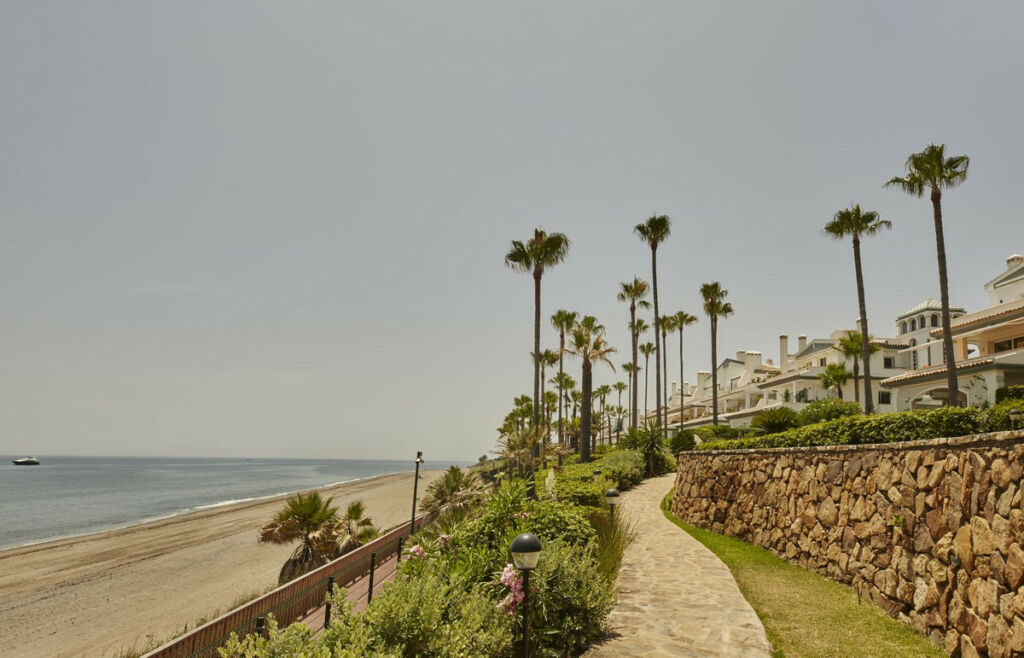 Middle Floor Apartment Estepona Málaga - image 19