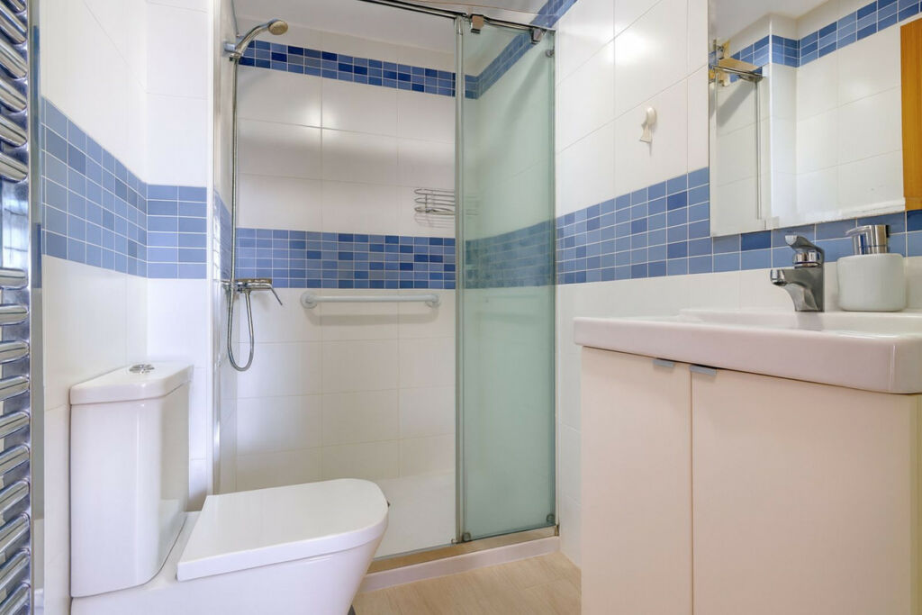 Middle Floor Apartment Los Boliches Málaga - image 19