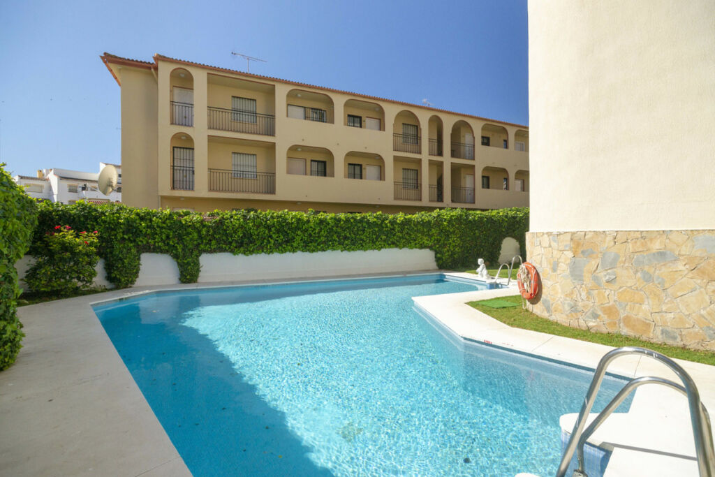 Middle Floor Apartment Montemar Málaga - image 19