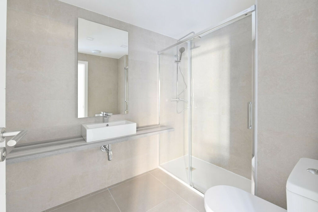 Middle Floor Apartment Benalmadena Málaga - image 18