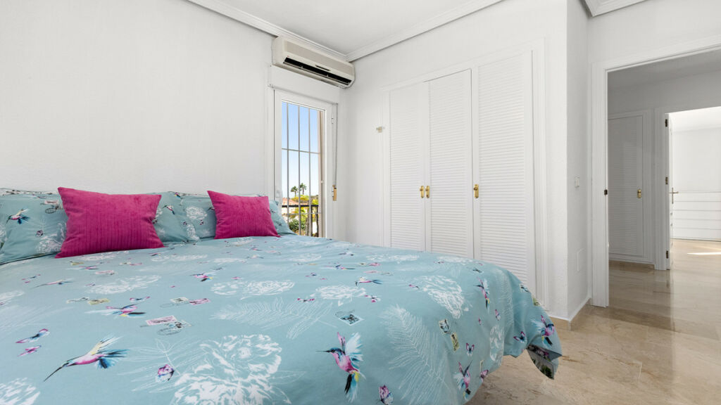 Townhouse La Duquesa Málaga - image 19