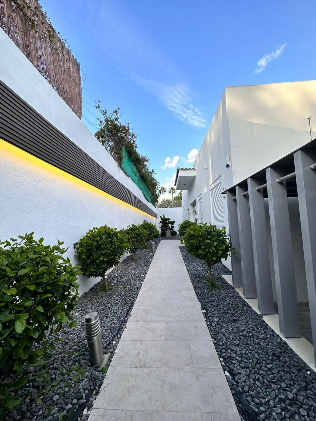 Detached Villa Benahavís Málaga - image 2