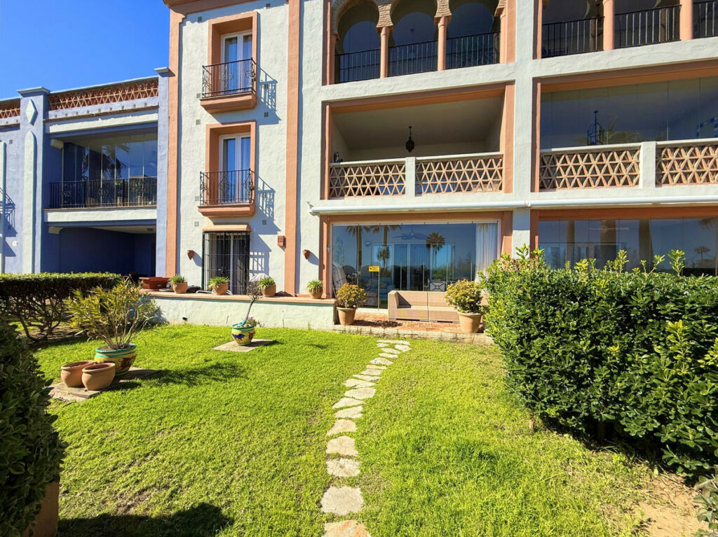 Ground Floor Apartment Casares Playa Málaga - image 2