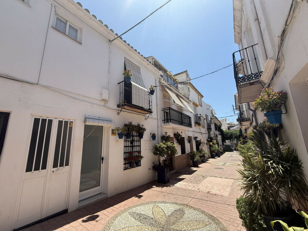 Top Floor Apartment Estepona Málaga - image 2