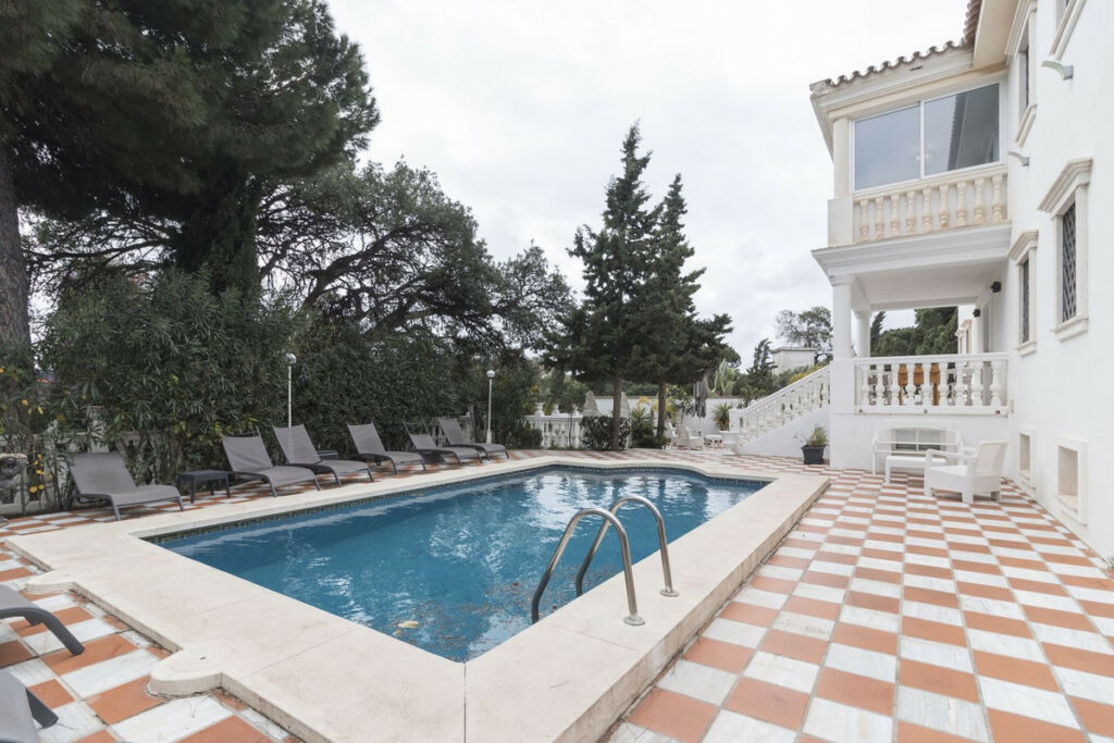 Detached Villa Hacienda Las Chapas Málaga - image 2