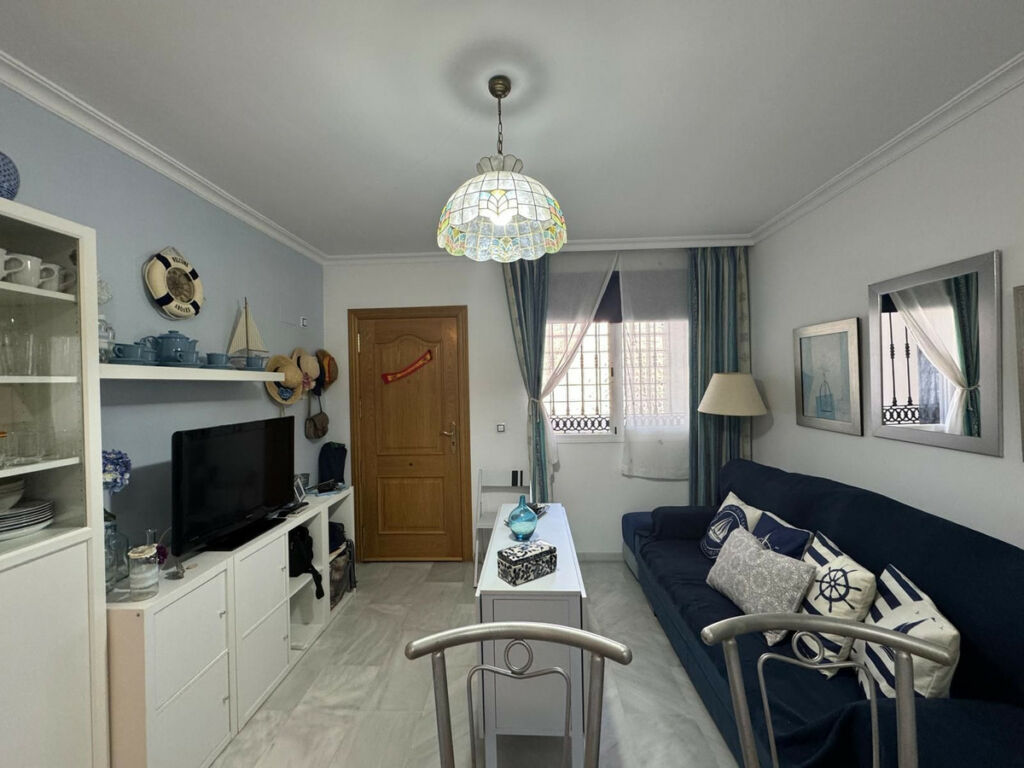 Middle Floor Apartment Fuengirola Málaga - image 2