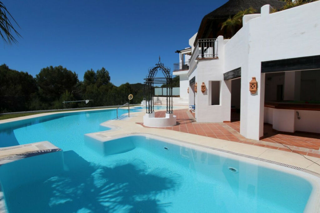 Townhouse Istán Málaga - image 2