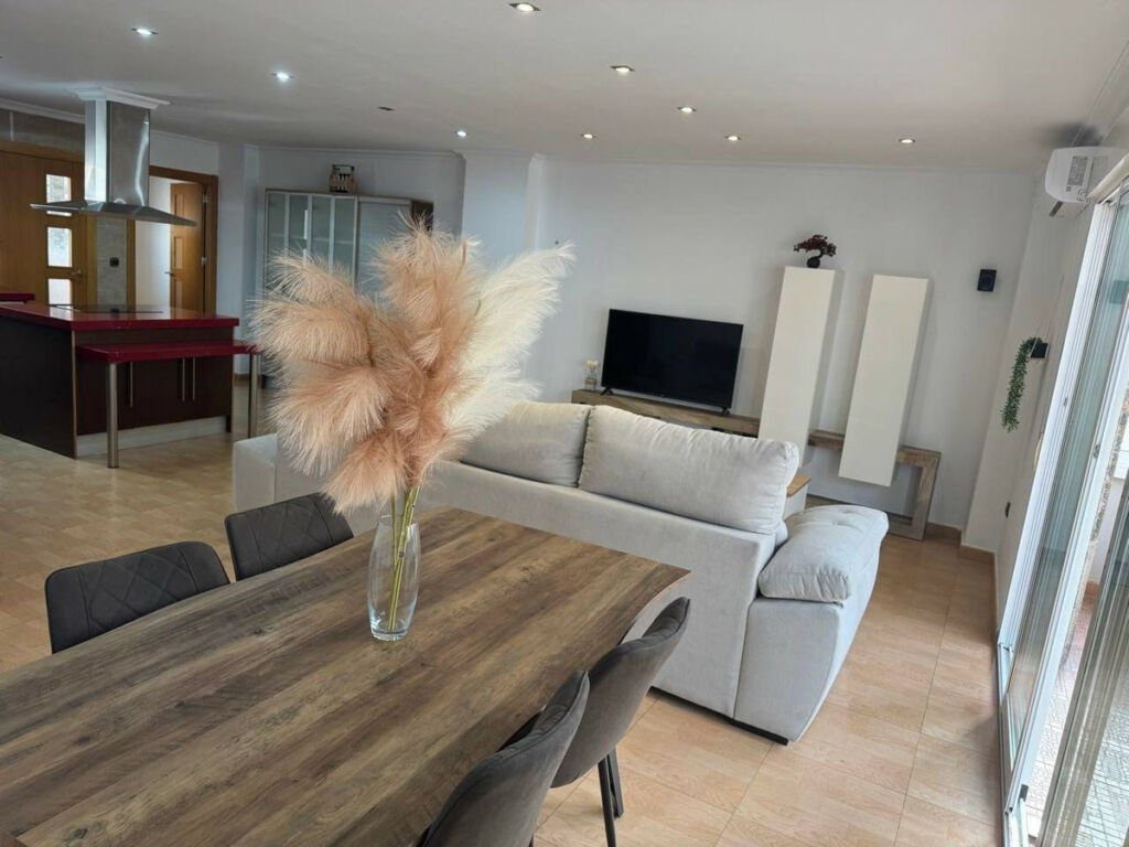 Middle Floor Apartment Torrevieja Alicante - image 2