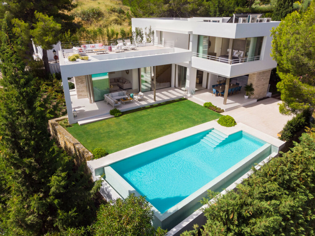 Detached Villa Aloha Málaga - image 2