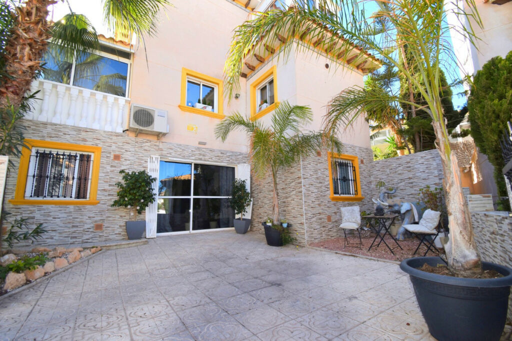 Detached Villa Playa Flamenca Alicante - image 2