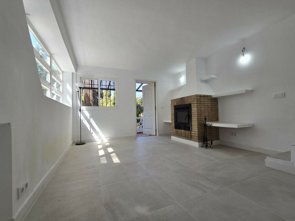 Semi-Detached House Elviria Málaga - image 2