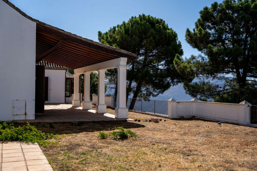 Detached Villa Gaucín Málaga - image 3