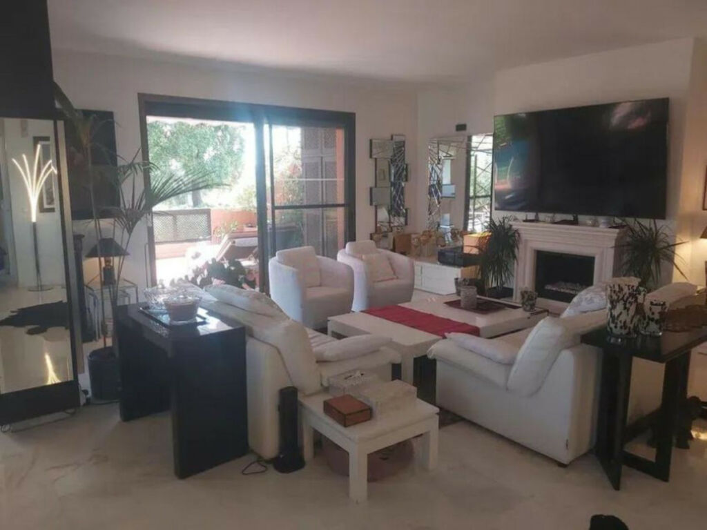 Middle Floor Apartment Marbella Málaga - image 2