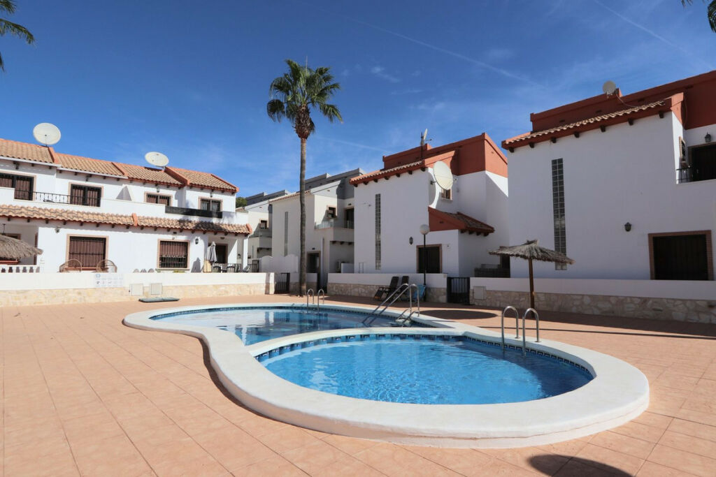 Detached Villa Villamartin Alicante - image 2