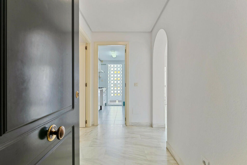 Middle Floor Studio Marbella Málaga - image 2