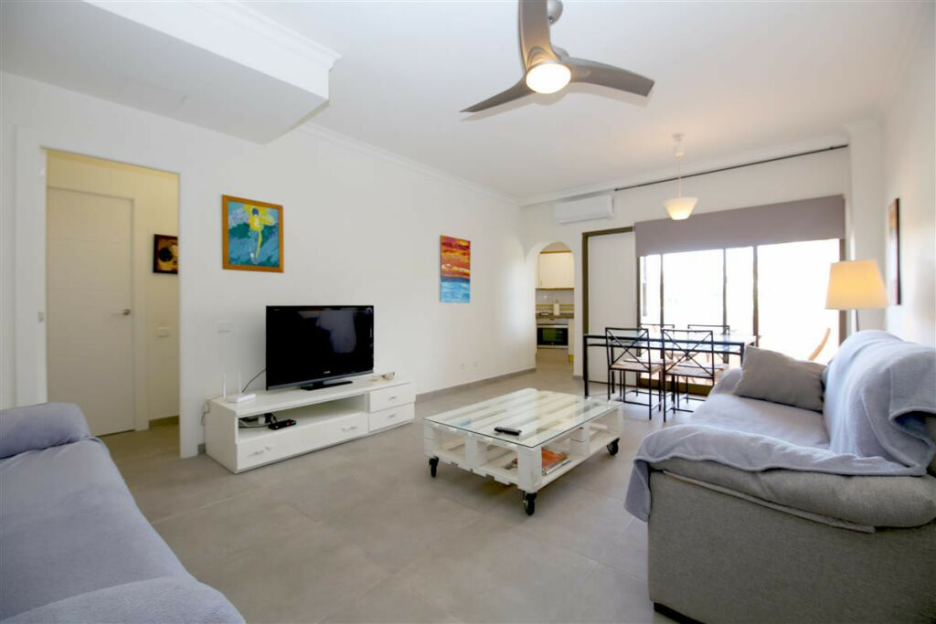 Middle Floor Apartment Estepona Málaga - image 2