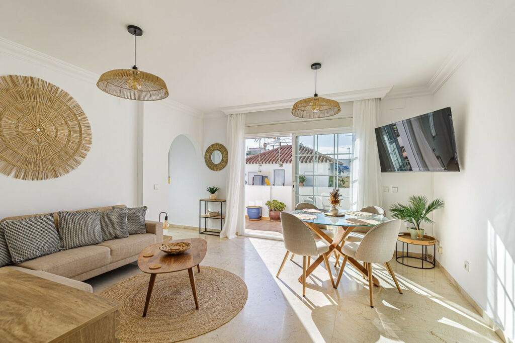 Top Floor Apartment Marbella Málaga - image 2