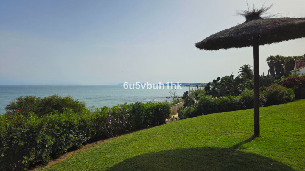 Townhouse Estepona Málaga - image 2