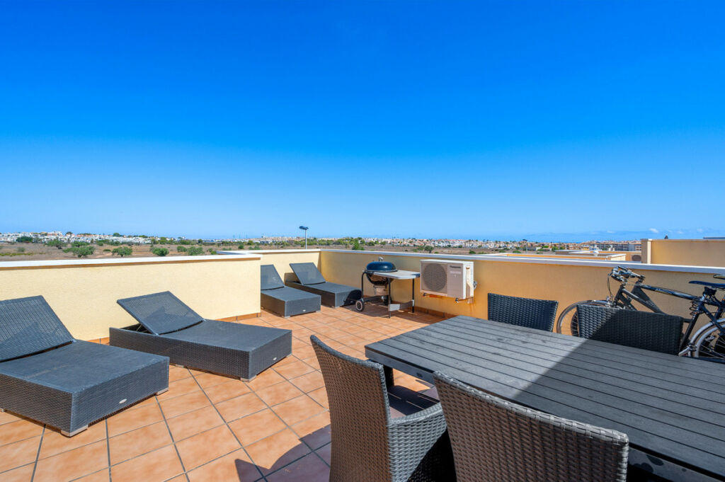 Penthouse Villamartin Alicante - image 2