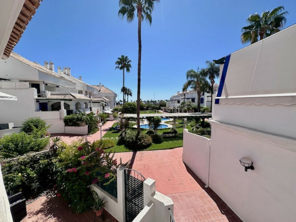 Middle Floor Apartment Marbella Málaga - image 2