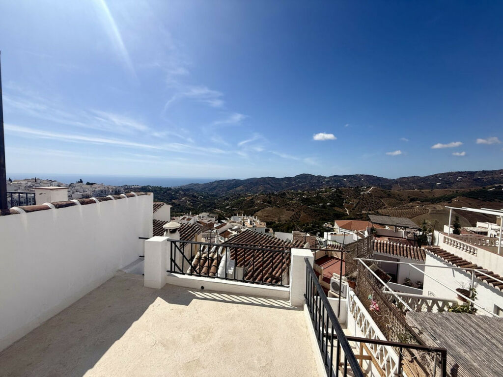 Townhouse Frigiliana Málaga - image 2