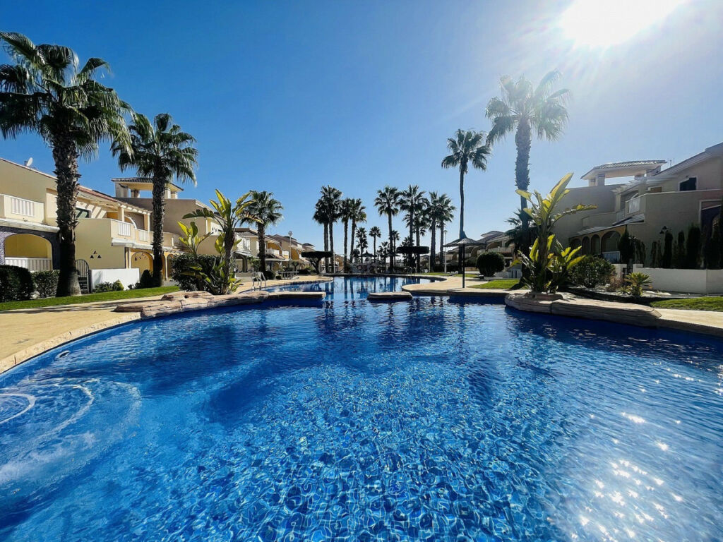 Ground Floor Apartment Dona Pepa Alicante - image 2