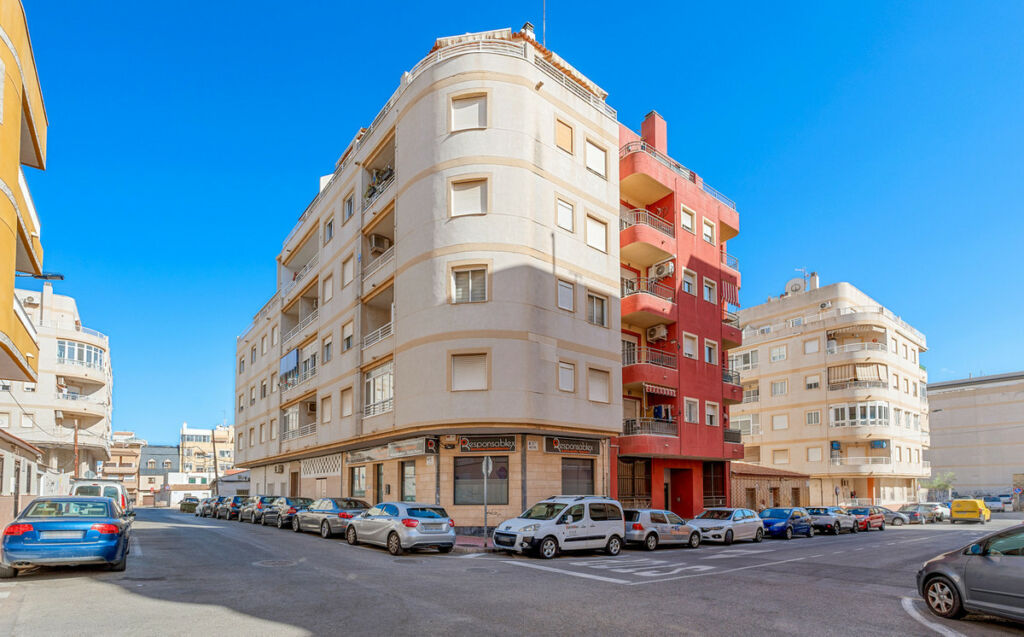 Middle Floor Apartment Torrevieja Alicante - image 2