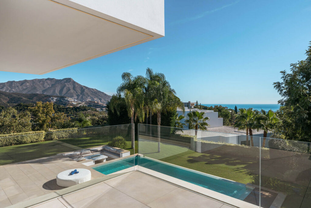 Detached Villa Benahavís Málaga - image 2