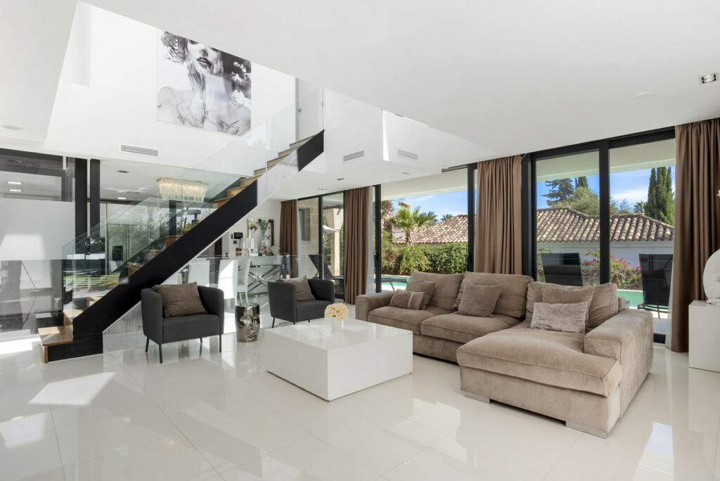 Detached Villa Nueva Andalucía Málaga - image 2