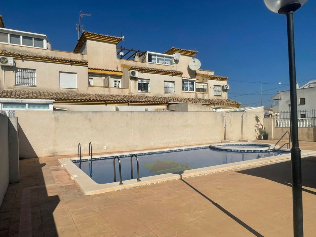 Townhouse Daya Nueva Alicante - image 2