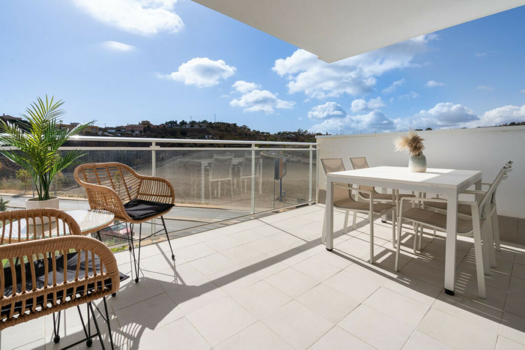 Middle Floor Apartment La Cala de Mijas Málaga - image 2