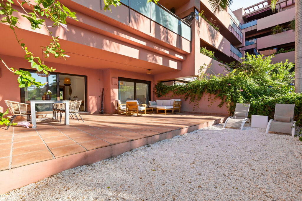 Ground Floor Apartment Estepona Málaga - image 2