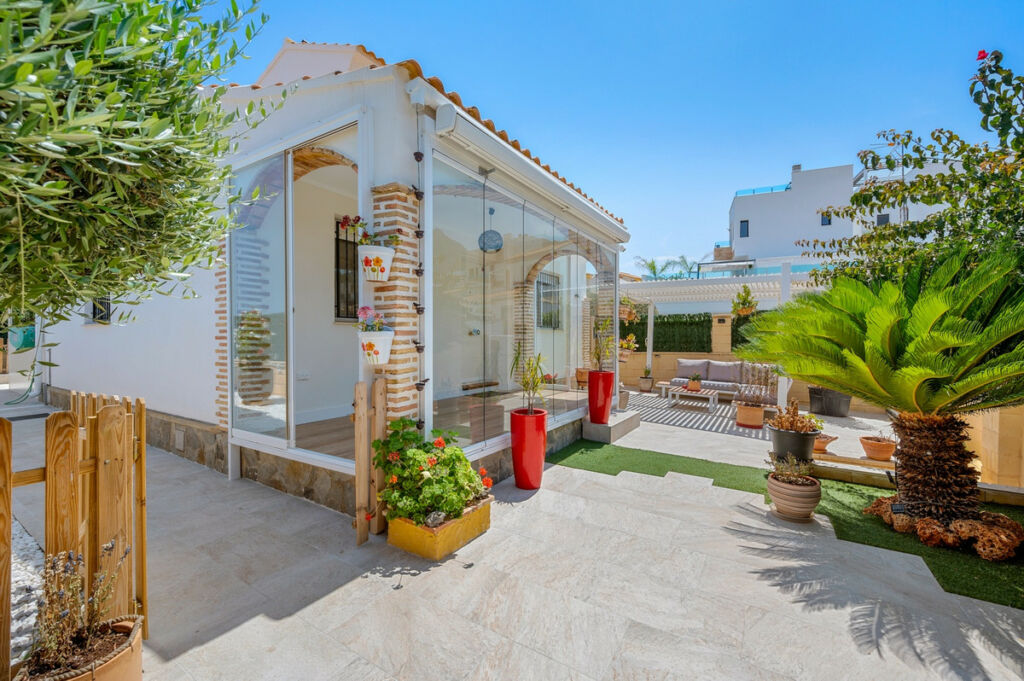 Detached Villa Polop Alicante - image 2