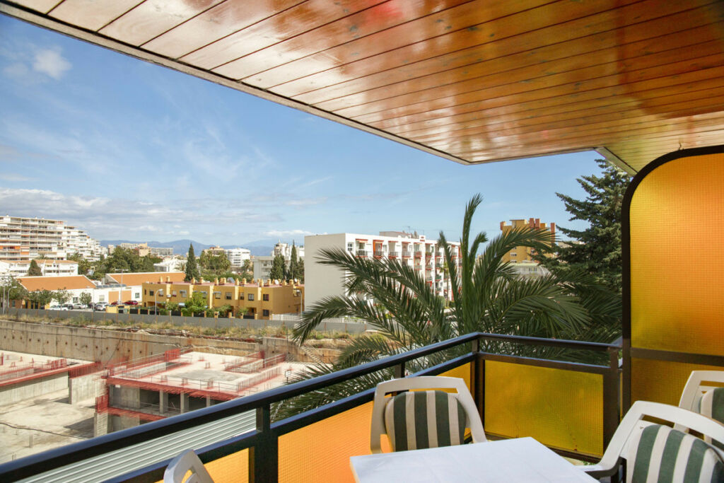 Middle Floor Apartment Montemar Málaga - image 2