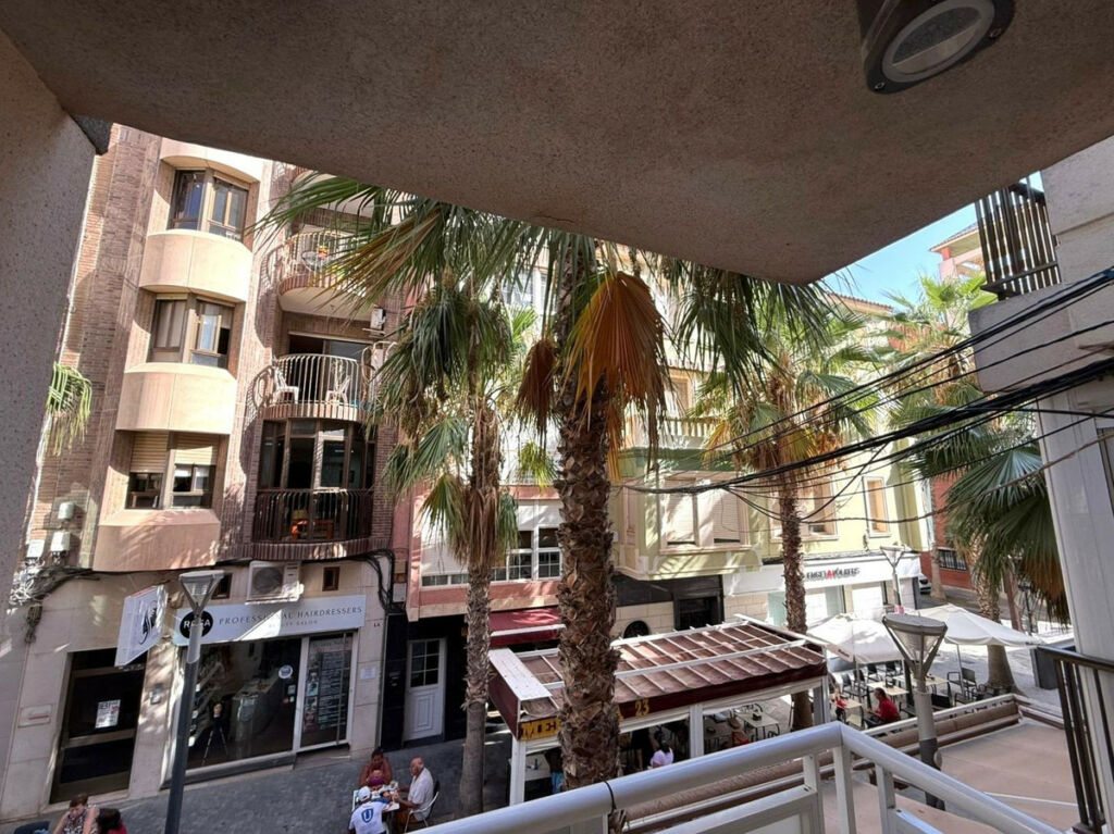 Middle Floor Apartment Torrevieja Alicante - image 2