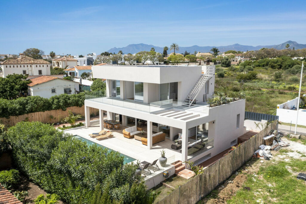 Detached Villa San Pedro de Alcántara Málaga - image 2