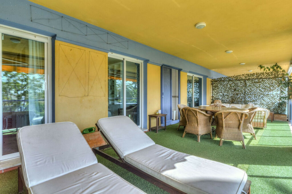 Middle Floor Apartment Bahía de Marbella Málaga - image 2