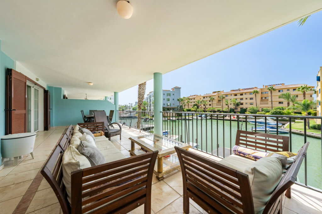 Middle Floor Apartment Sotogrande Marina Cádiz - image 2