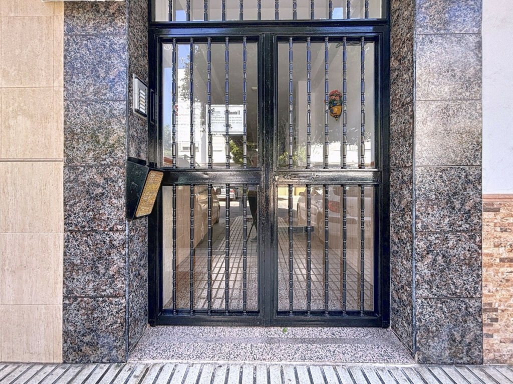 Middle Floor Apartment Torre del Mar Málaga - image 2